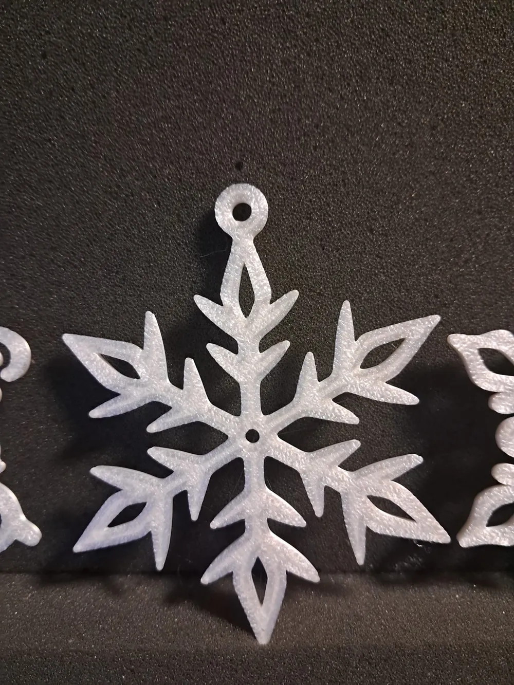 Christmas ornament snowflakes by SliQ MakerWorld: Download Free 3D Models