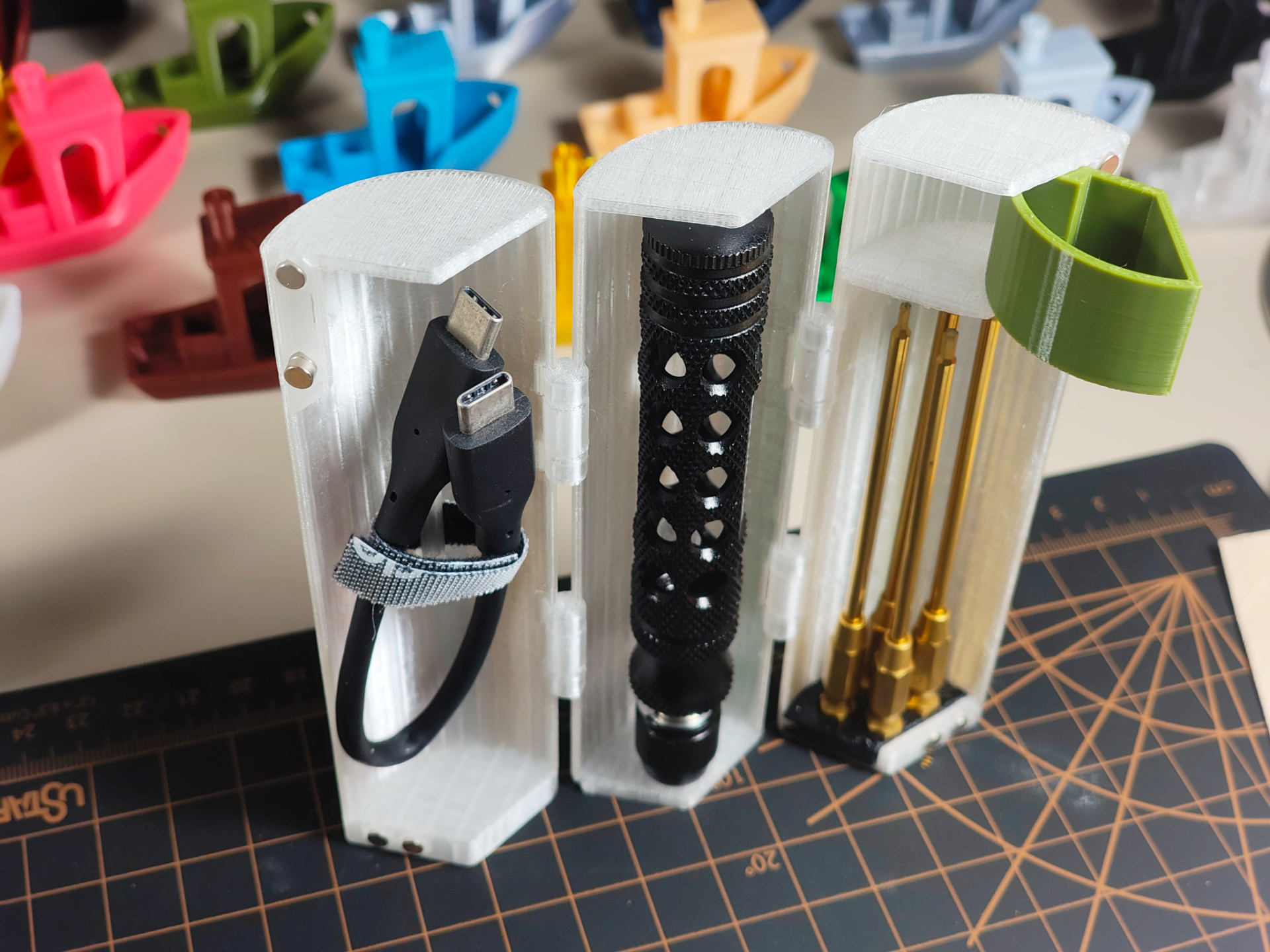 One-piece 3-flap cylindrical tool box