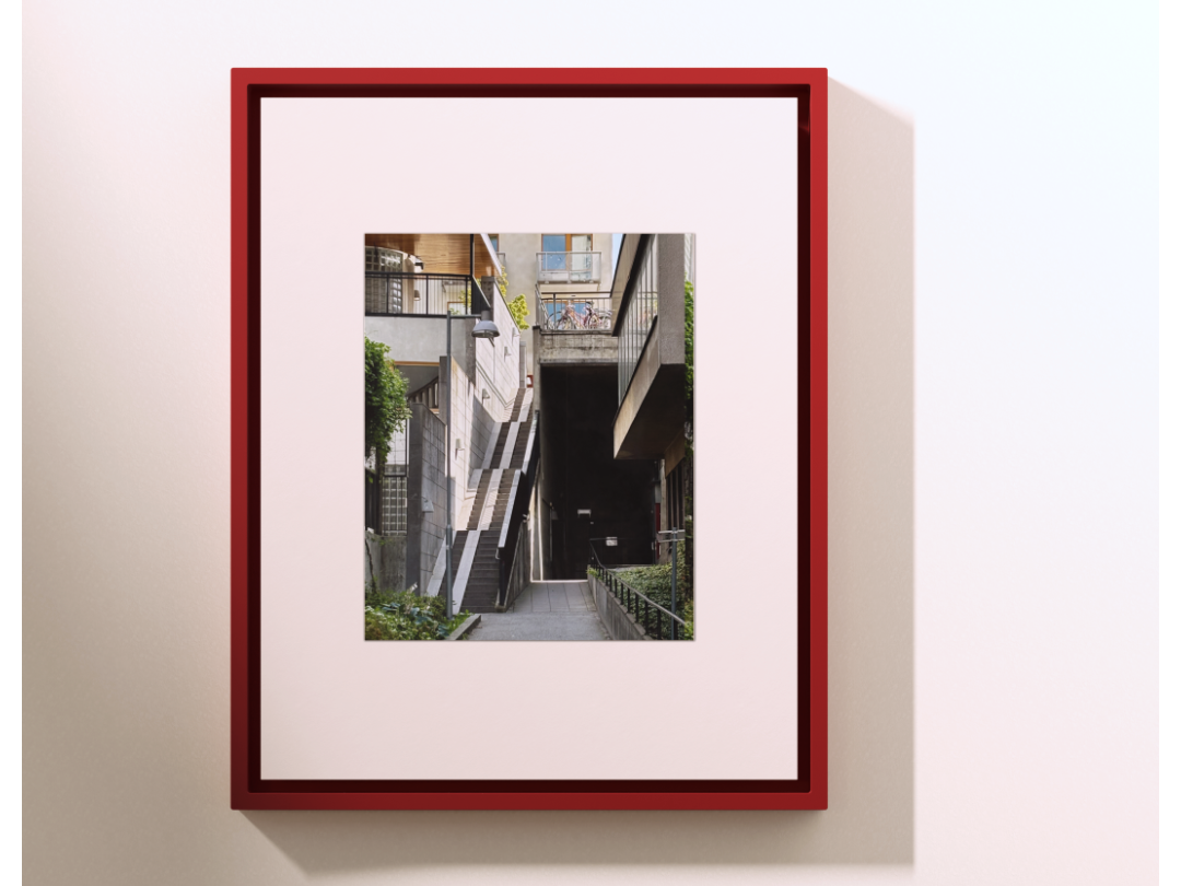 Floating Frame with Shadow Gap