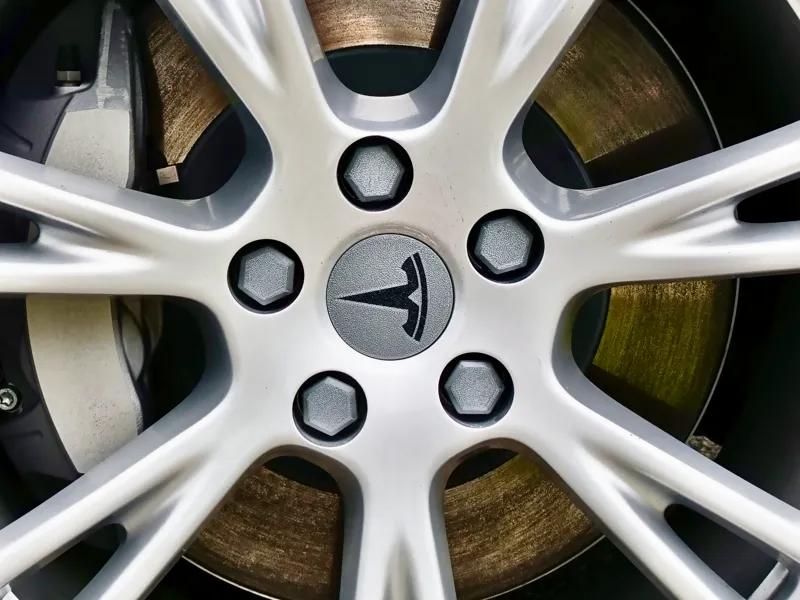 Tesla Lug Nut Covers + Puller