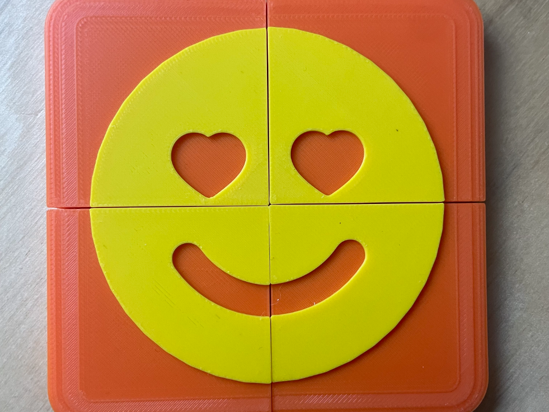 Emoji Heart Eyes – Puzzle Decorativo 3D (4 Pezzi)