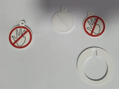 Lula Out keychain in two parts and mod