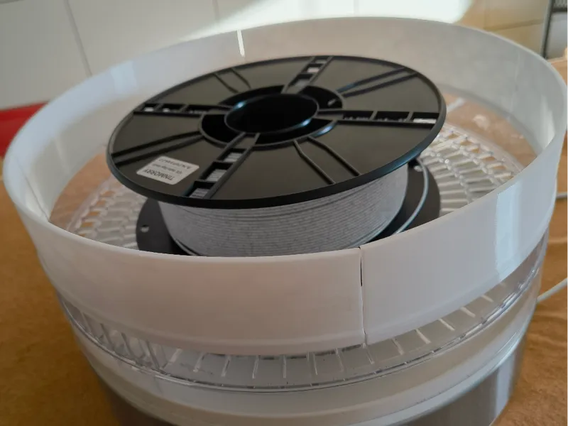 Food dehydrator spacer for filament spools