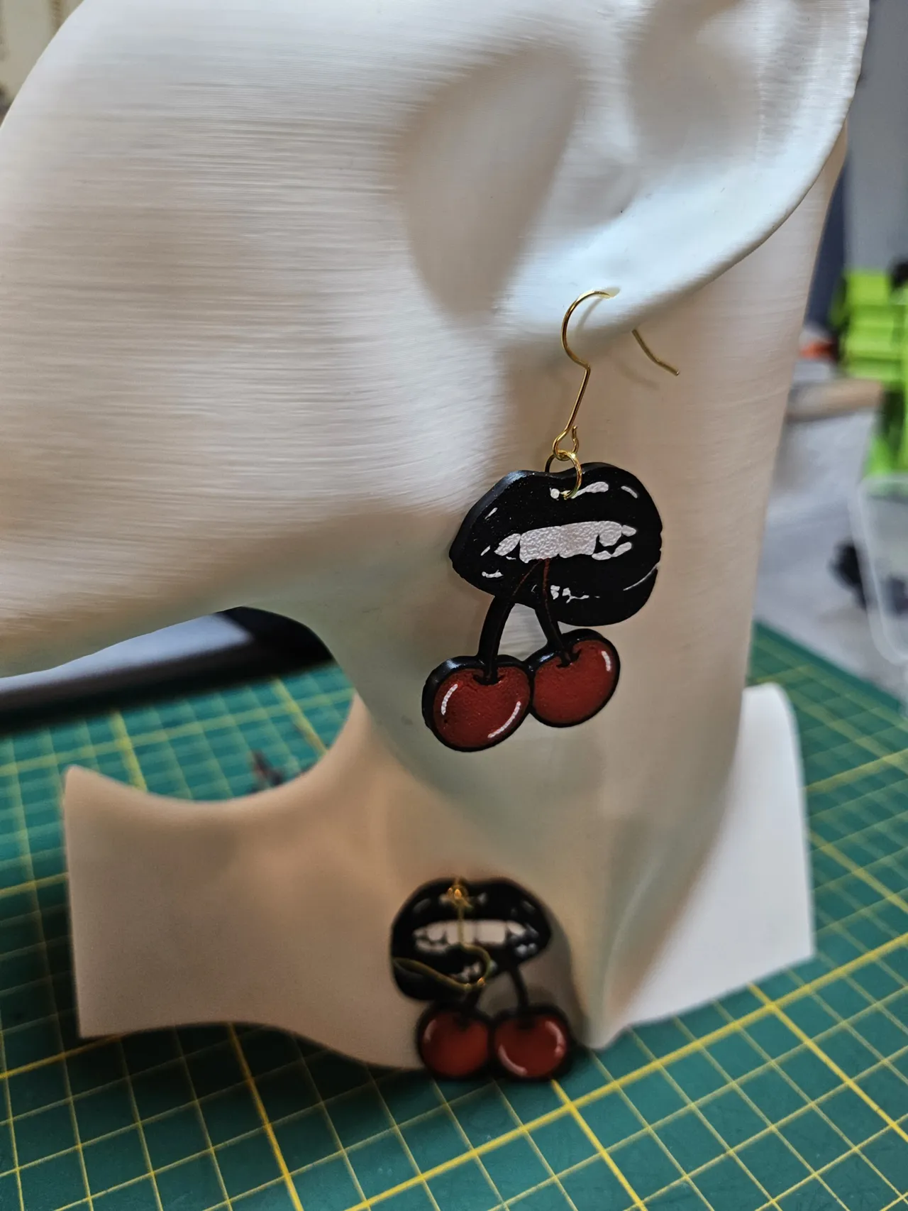 boucle d oreille bouche cerise view 4