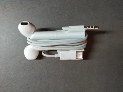 Cable organizer for wired Apple earpods