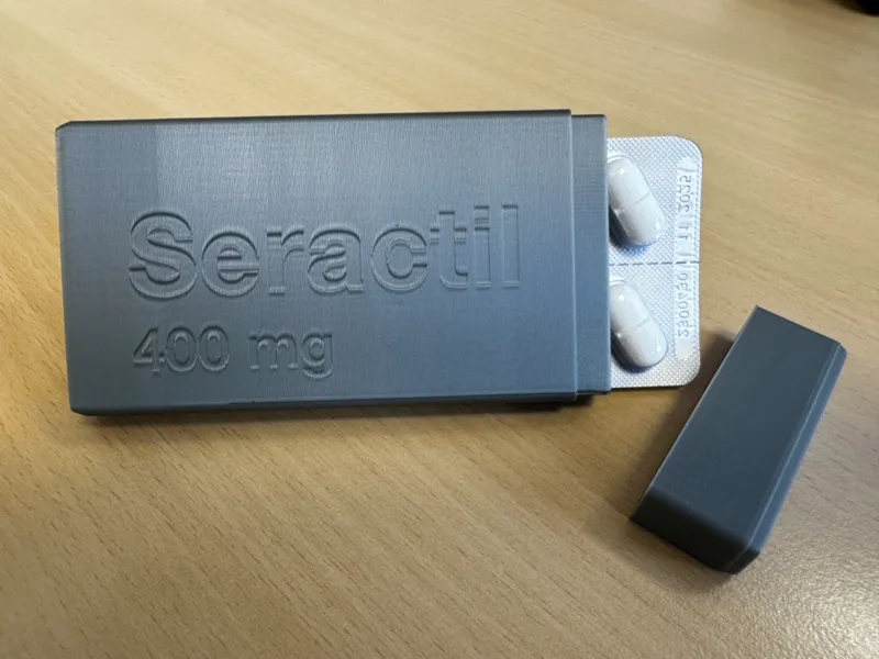 Travel box for Seractil tablet blisters