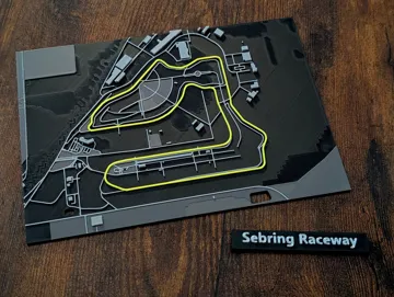 Figura decorativa: Sebring Raceway 3D Miniature — vista de referencia 3