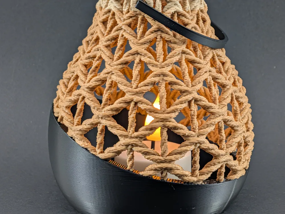 حامل شموع مزخرف مصمم خصيصًا - زخرفة مضيئة بإضاءة LED ملونة نابضة بالحياة