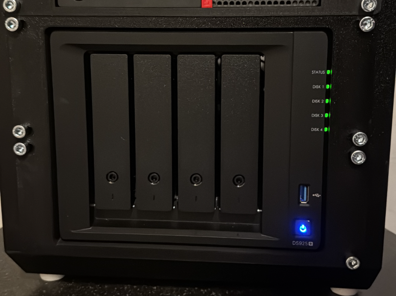 Synology DS925+ Rackmount