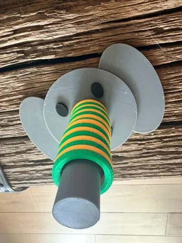 Modelo para impresión 3D: patroontje met ringen rond slurf olifant (elmer) — vista de referencia 2