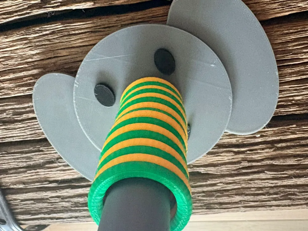 Modelo para impresión 3D: patroontje met ringen rond slurf olifant (elmer). Referencia del modelo original.