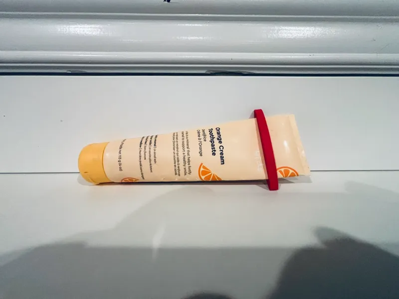Toothpaste squeezer