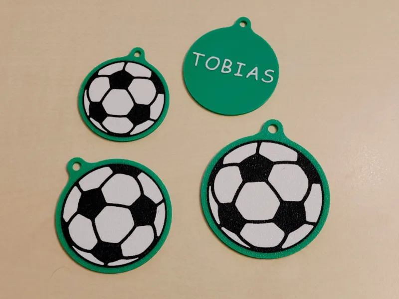 Fussball Anhänger mit wählbarem Namen