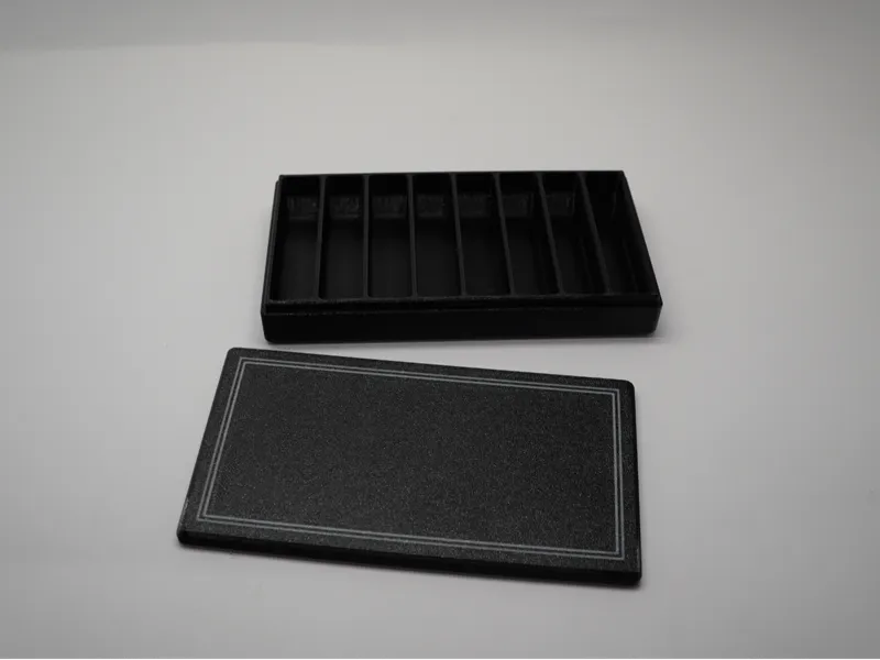 Divided box for small chais