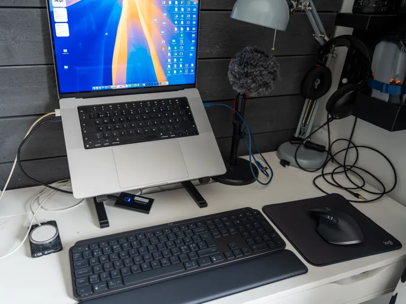 Laptop stand 52 degree For MacBook Pro 16 inch