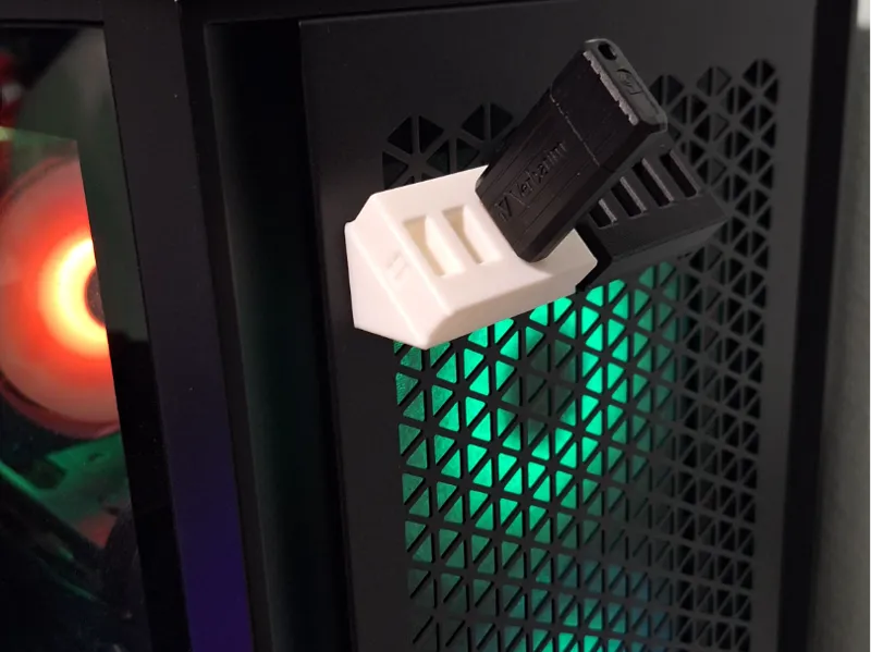 Magnetic USB Organizer