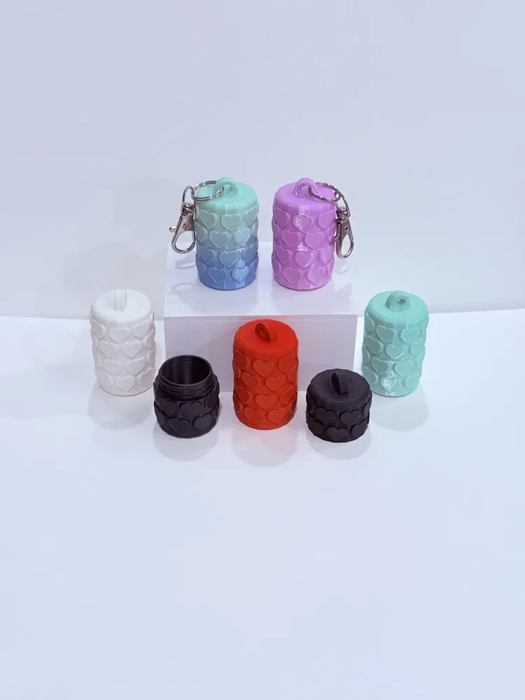 Contenedor de píldoras de viaje con patrón de corazón y tapa de rosca ...