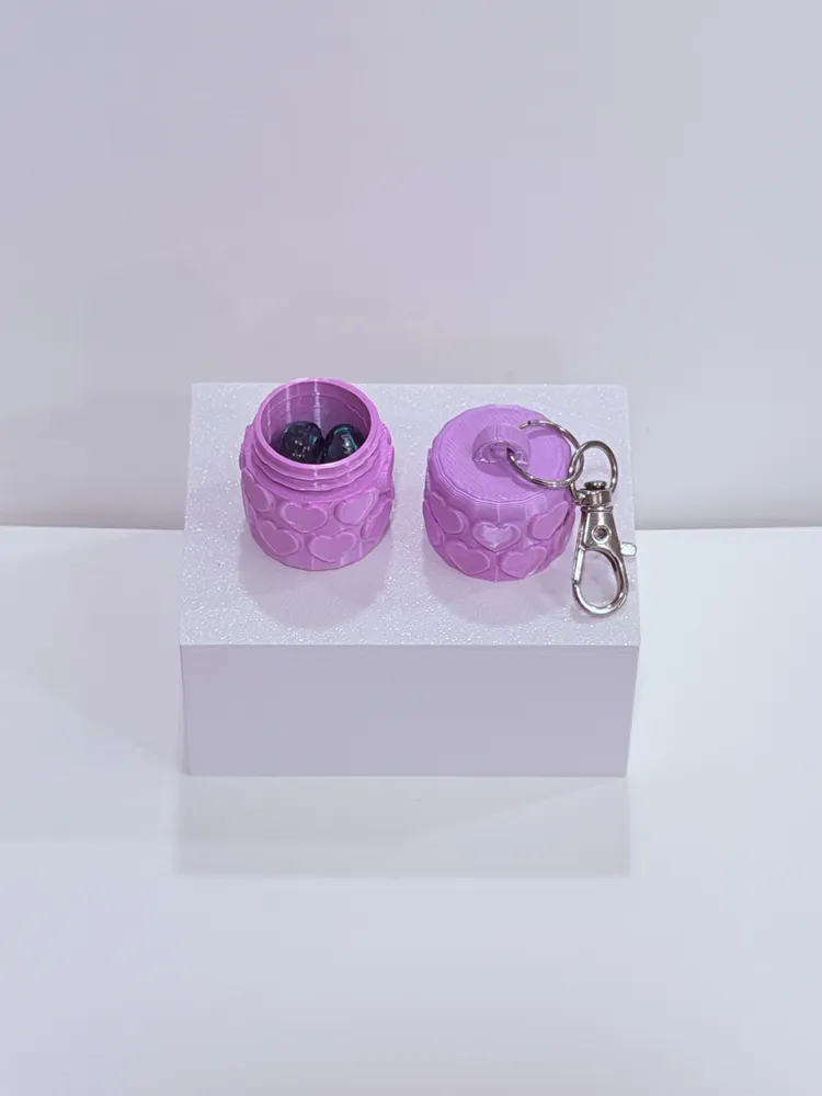 Contenedor de píldoras de viaje con patrón de corazón y tapa de rosca ...