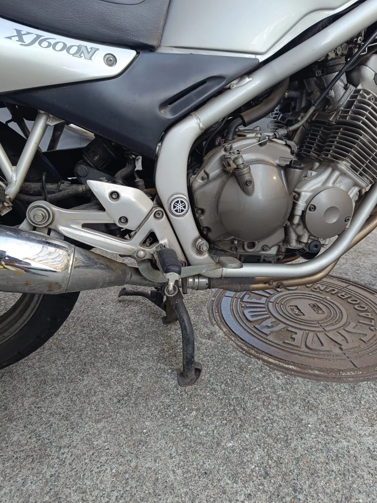 Tapa lateral Yamaha XJ600N view 3
