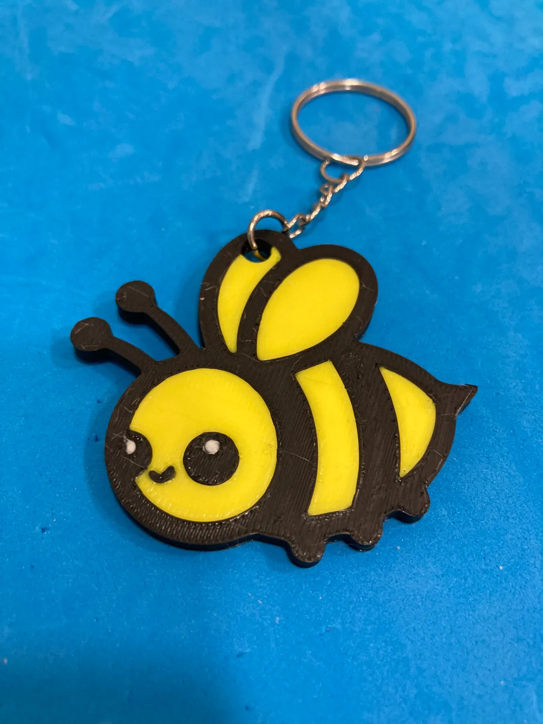 Spring happy bee keychain by Franchescor MakerWorld: Download Free 3D Models - 3D model önizlemesi