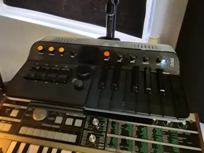 Orchid Synth Holder for Microphone Stand