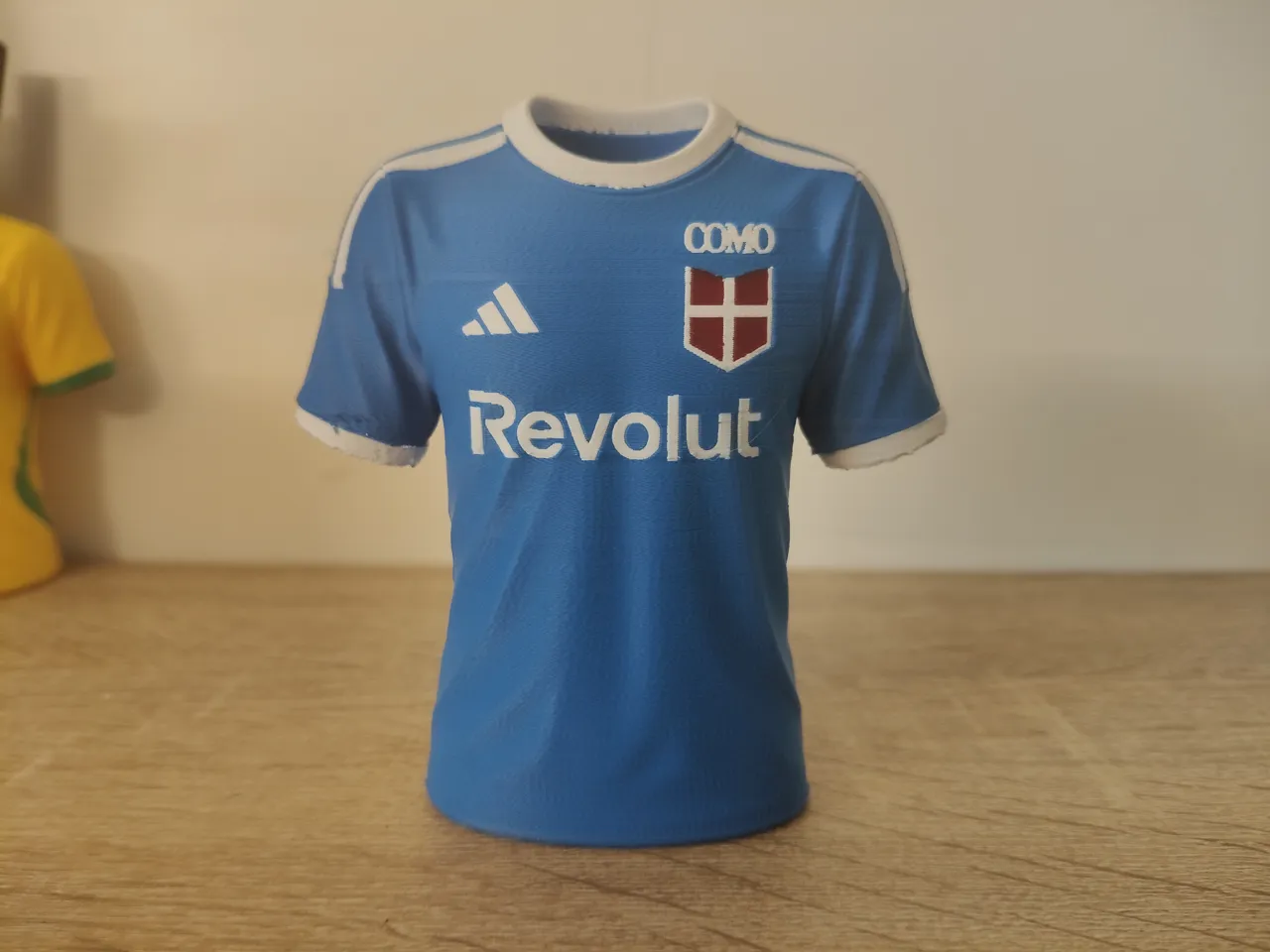 Como 2026–27 Jersey – no names and players view 3