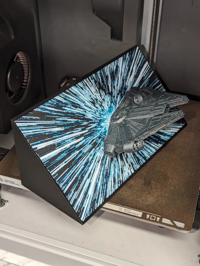 Millenium Falcon with Stand - Hueforge Hybrid