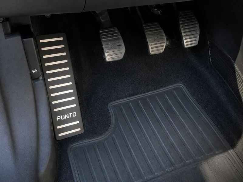 Poggiapiede per auto (Fiat Grande Punto)