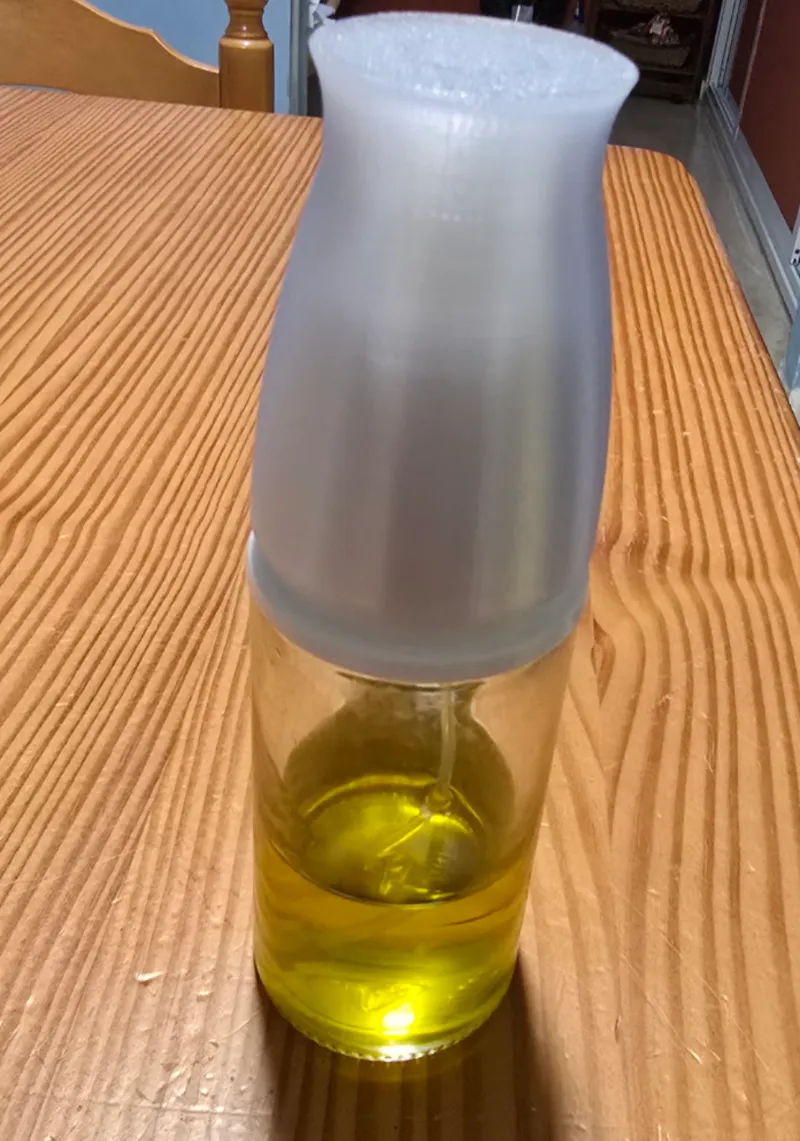 Oil spray pressure cap