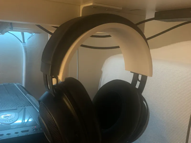 Headfone under desk stand
