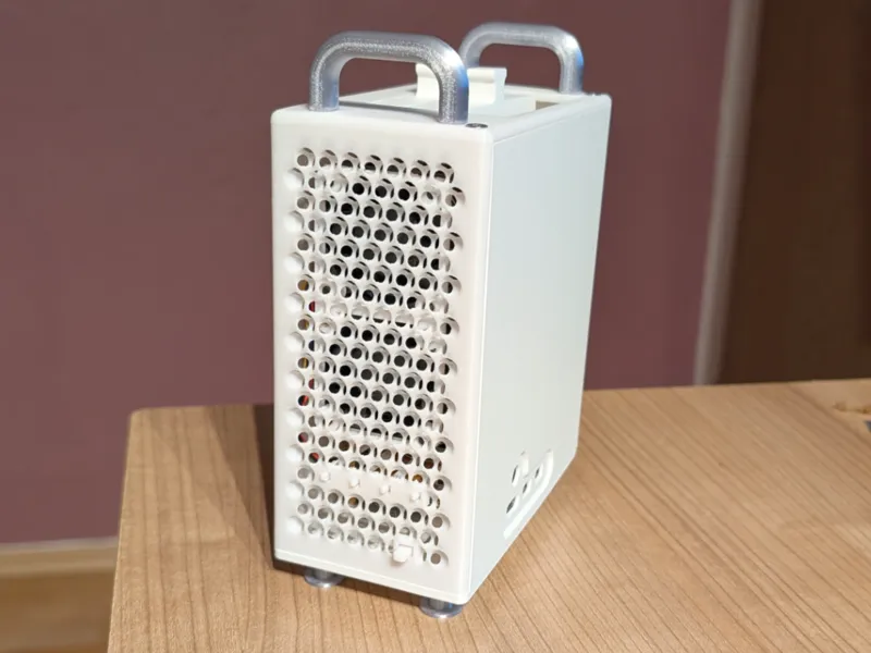 Raspberry Pi5 Four Bay NAS Apple MacPro Style