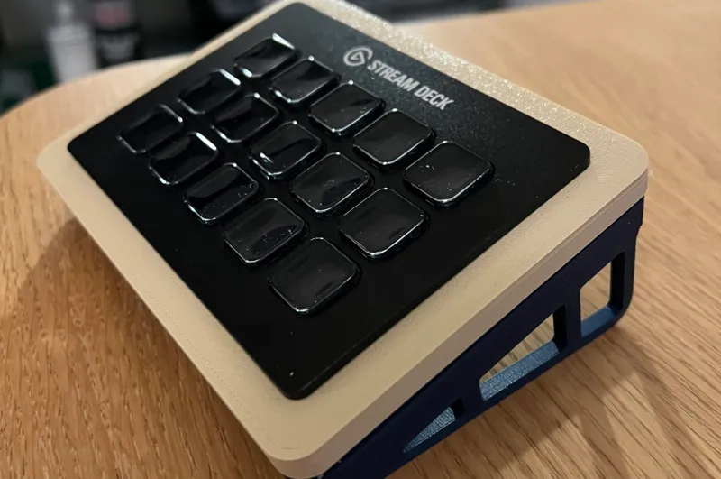 Magnetic Portable Streamdeck Stand [Generation 1]