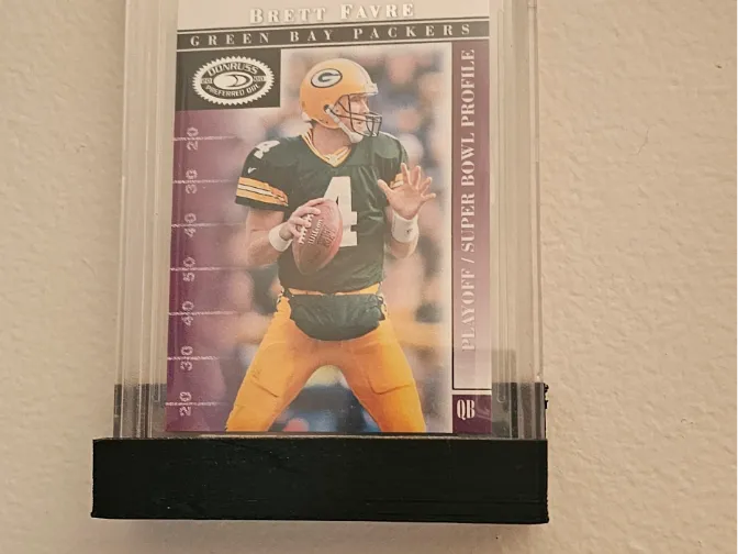 Single trading card wall shelf