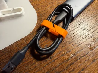Maintien cable rangement
