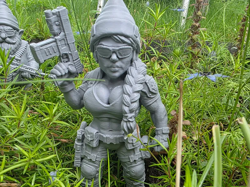 Pin-Up Soldatin Kommando-Zwerg-Kräfte