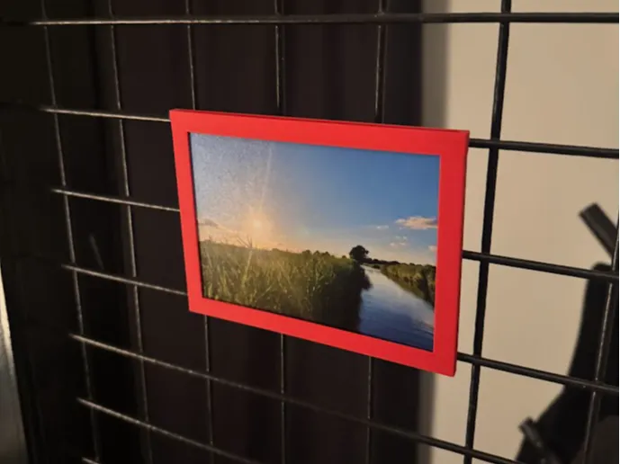 Hanging Photo Frame – Rack Mounted Display