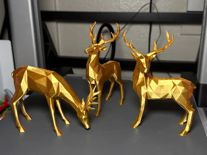 Low-Poly Christmas Reindeer Decor & Ornament Set 