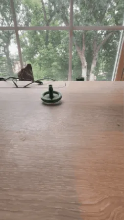 Toupie sur toupie (sans supports)