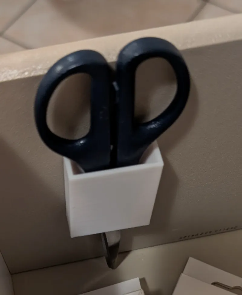 Customizable scissor holder