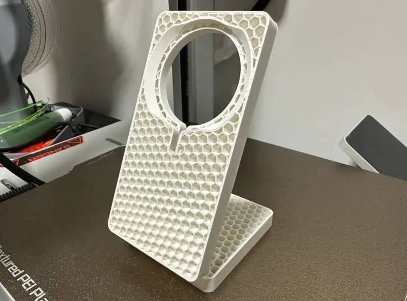 Hollowed-out Apple MagSafe wireless charger stand