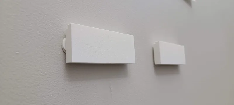 Picture hanging plate