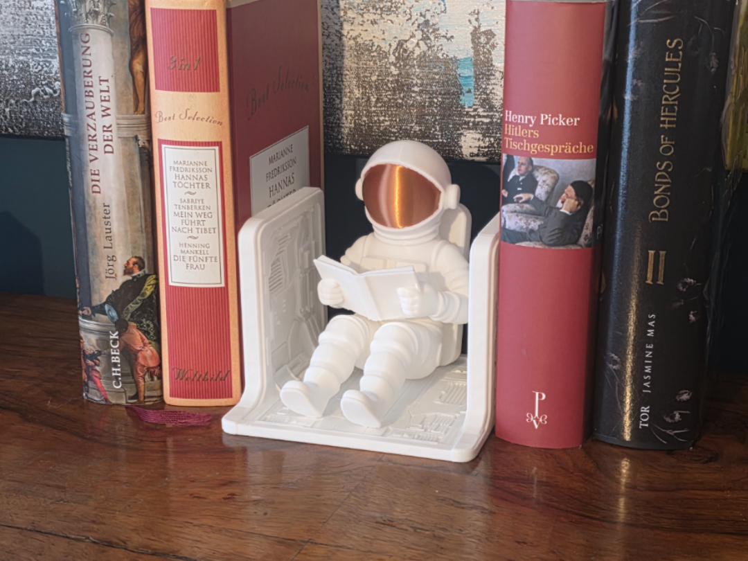 Reading Astronaut with U bookholder book nook