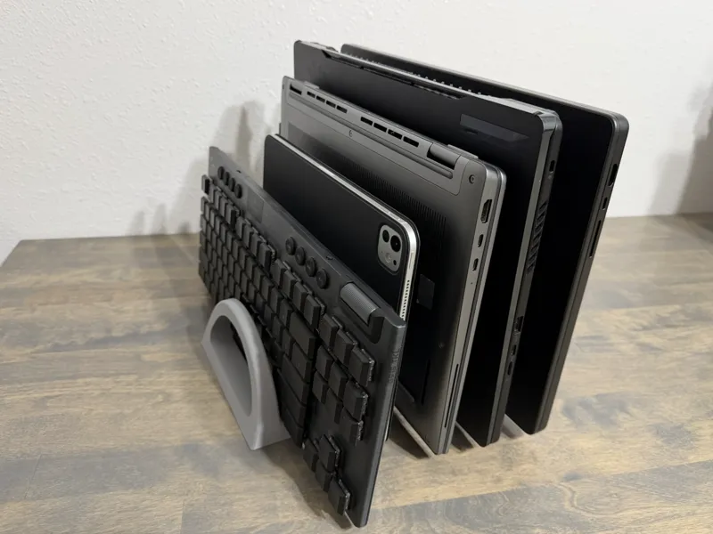 Multiple laptop vertical holder 0.9 in 5 slot V2
