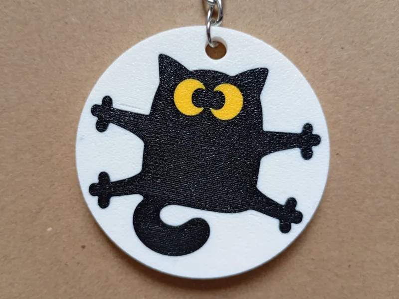 Cute Black Cat Keychain – Un gattino… divertente