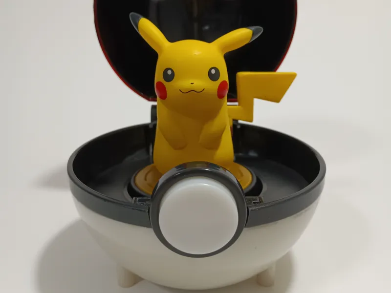 Nintendo Amiibo Holder that fits 90's BK Pokeball