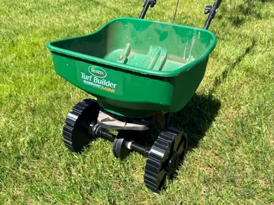 Scotts Mini Spreader Tires Fix/Upgrade