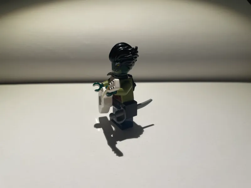 Sword holder for minifigures (cutlass, katana)