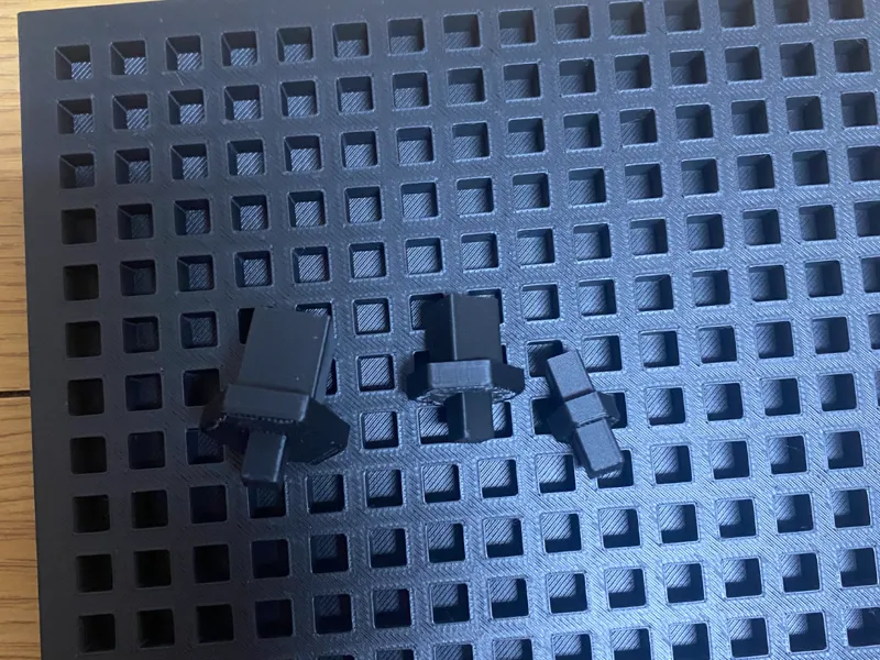 Gridlock 1/4 socket peg