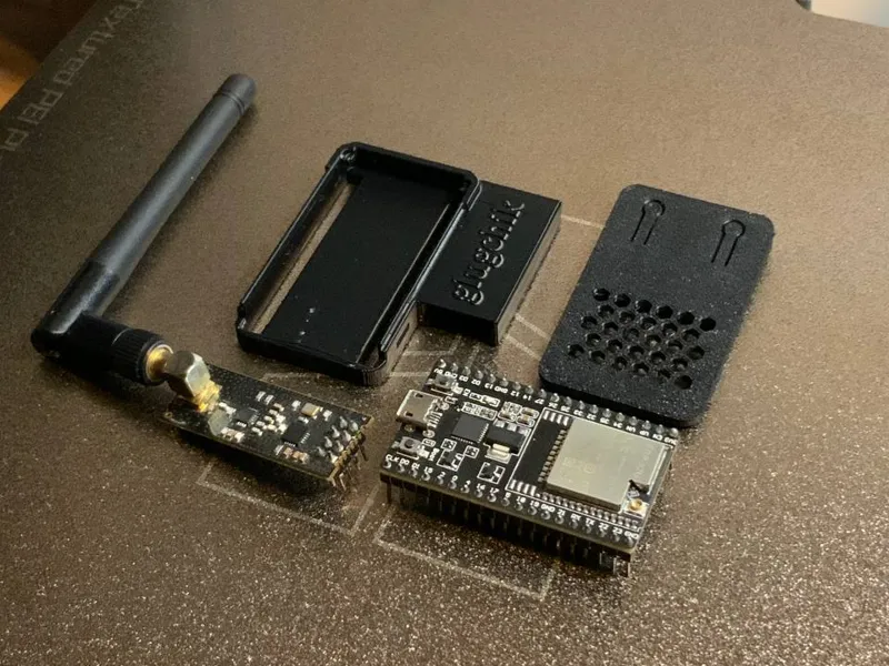 esp 32u + nrf24 holder