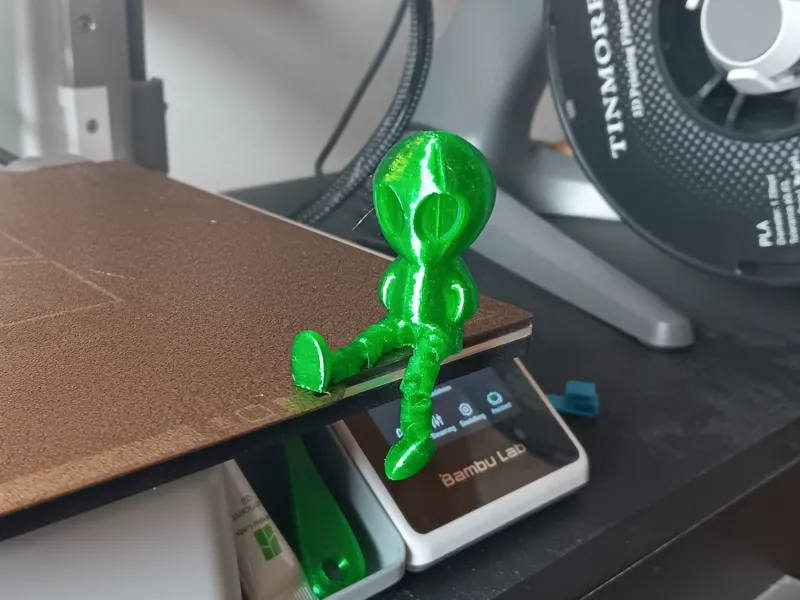 Alien with flexible legs / PRINT IN PLACE